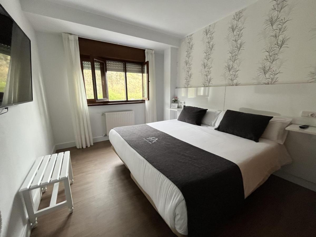 Hotel Avelina Cangas de Onis Exterior photo
