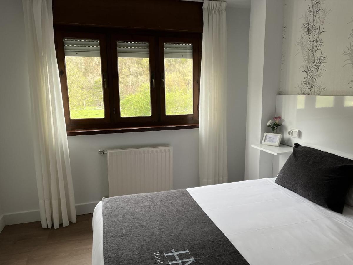 Hotel Avelina Cangas de Onis Exterior photo