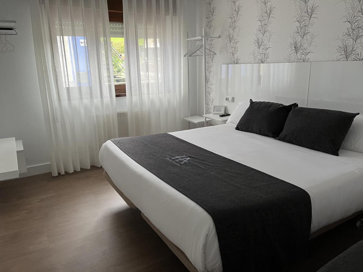 Hotel Avelina Cangas de Onis Exterior photo