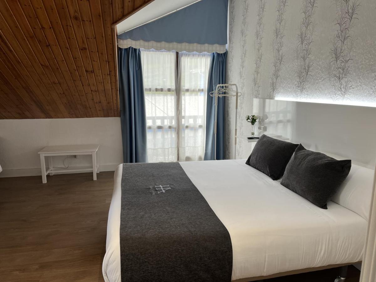 Hotel Avelina Cangas de Onis Exterior photo