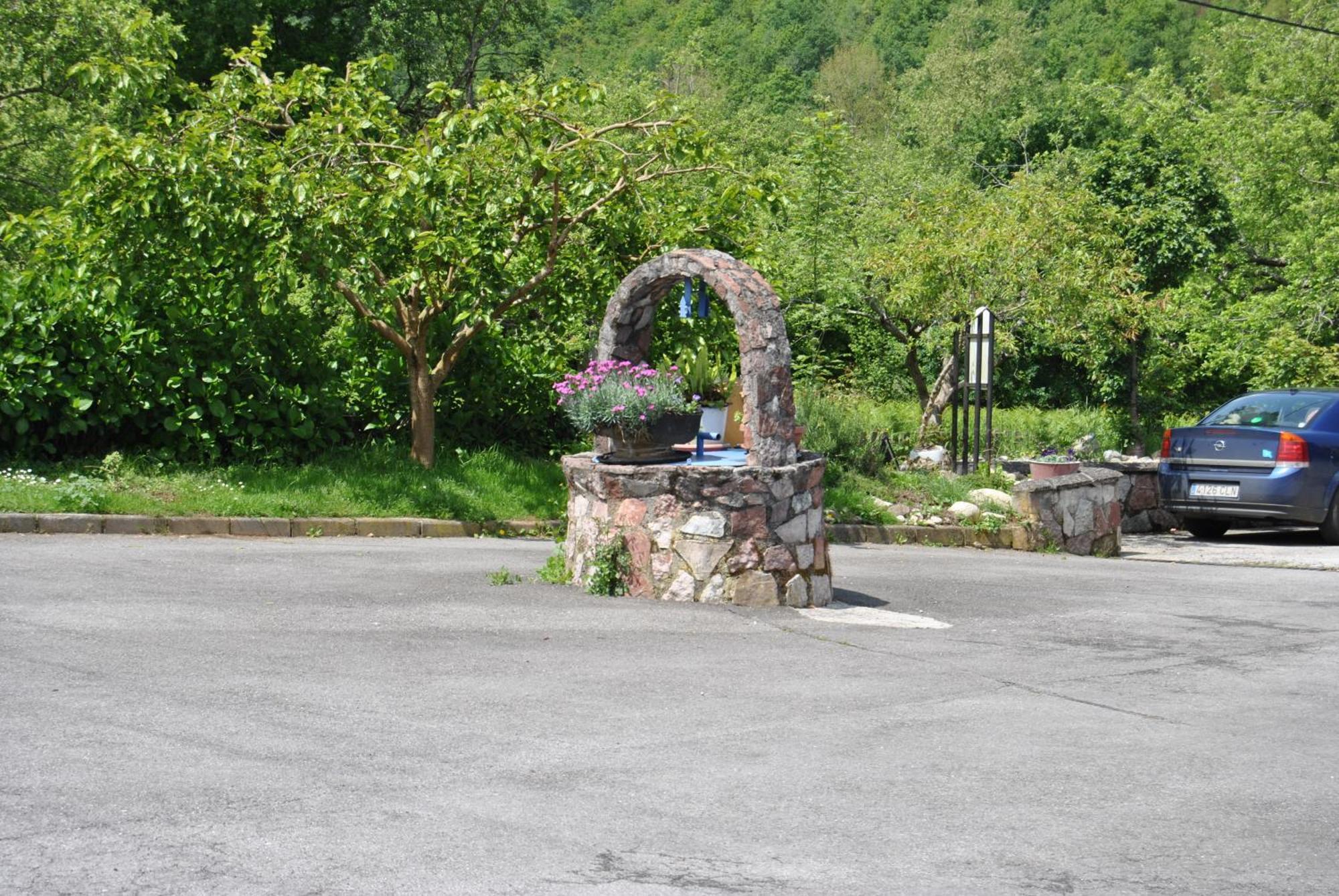 Hotel Avelina Cangas de Onis Exterior photo